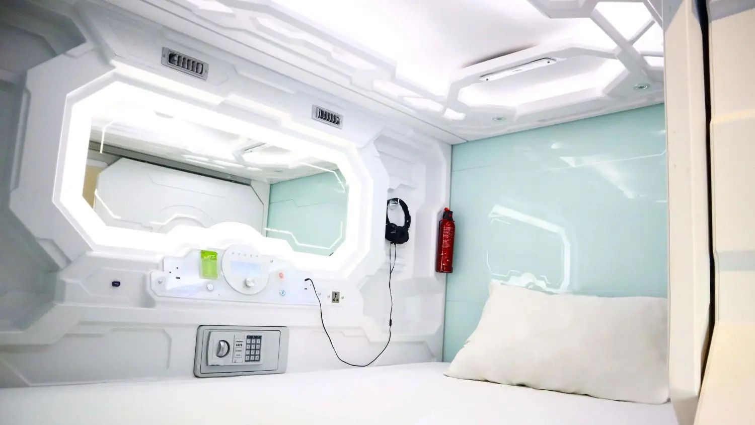 Whiz Capsule Hotel – akomodasi kapsul modern untuk perjalanan bisnis solo