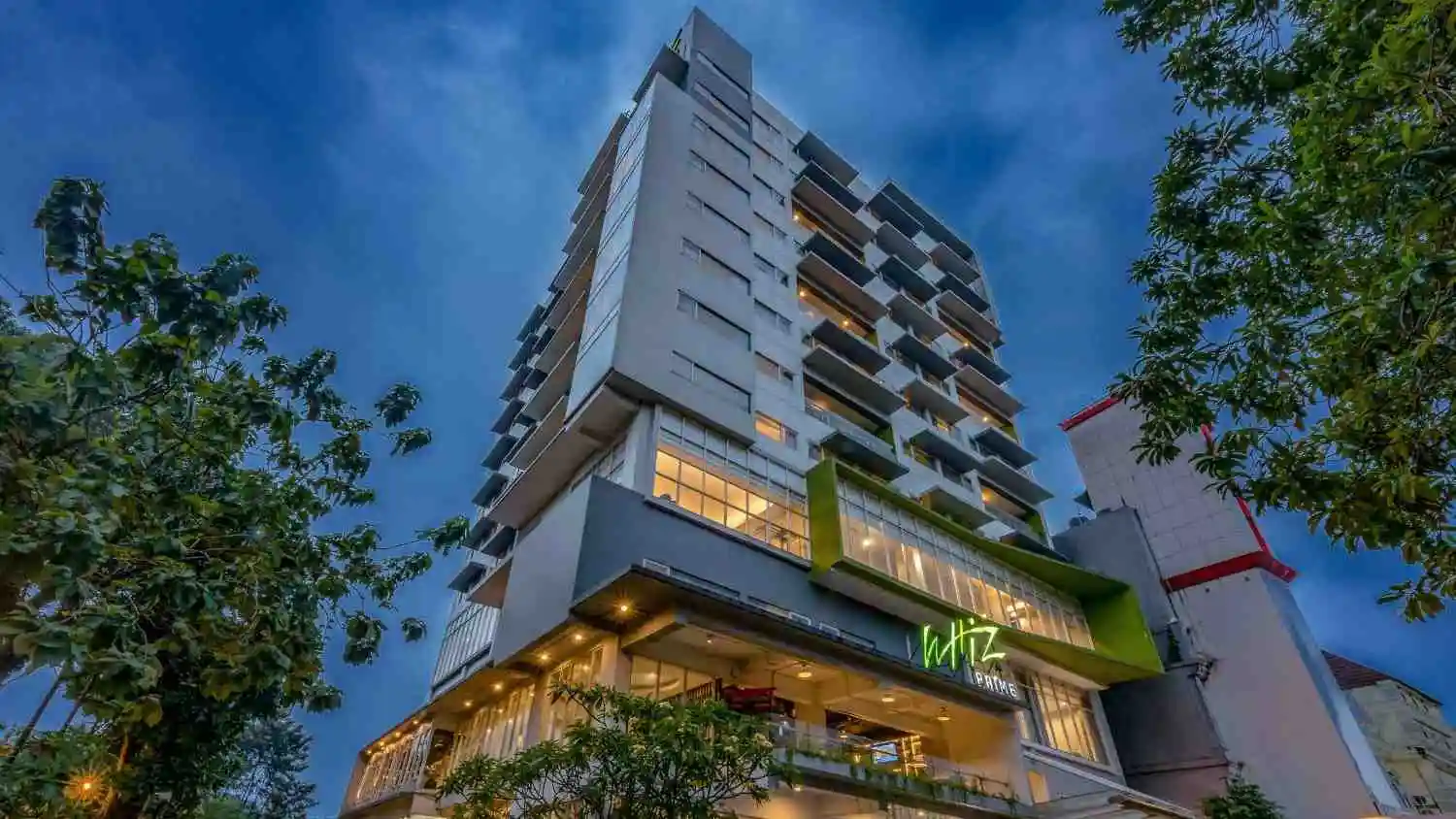 Whiz Prime Hotel – hotel bintang tiga mid-market yang stylish dan terjangkau